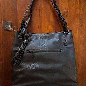 Elegant Black Shoulder Bag with Tassel